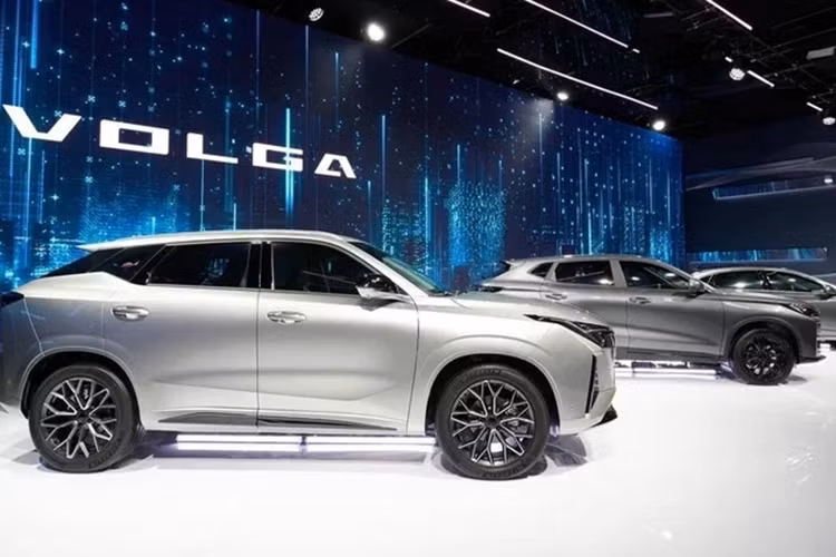 Ba mẫu xe mới Volga được AvtoVAZ ra mắt lần này dường như là mẫu xe được tinh chỉnh lại từ những chiếc xe thuộc thương hiệu Changan Automobile của Trung Quốc. Ba mẫu xe này bao gồm 1 chiếc sedan và 2 chiếc SUV.