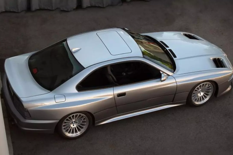 Với mức dung tích động cơ lớn hơn, mẫu xe BMW 858 CSL đặc biệt này hứa hẹn sẽ đem đến hiệu năng ấn tượng hơn đáng kể so với xe nguyên bản.