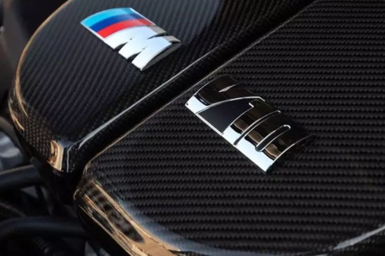 Đây chính là một nâng cấp thực sự tinh tế, nhấn mạnh kiểu dáng nguyên bản đồng thời bổ sung thêm một số điểm nhấn độc đáo. Phiên bản độc nhất này cũng loại bỏ động cơ nguyên bản, về nguyên bản BMW cung cấp động cơ V8 và V12 với nhiều biến thể dung tích khác nhau.