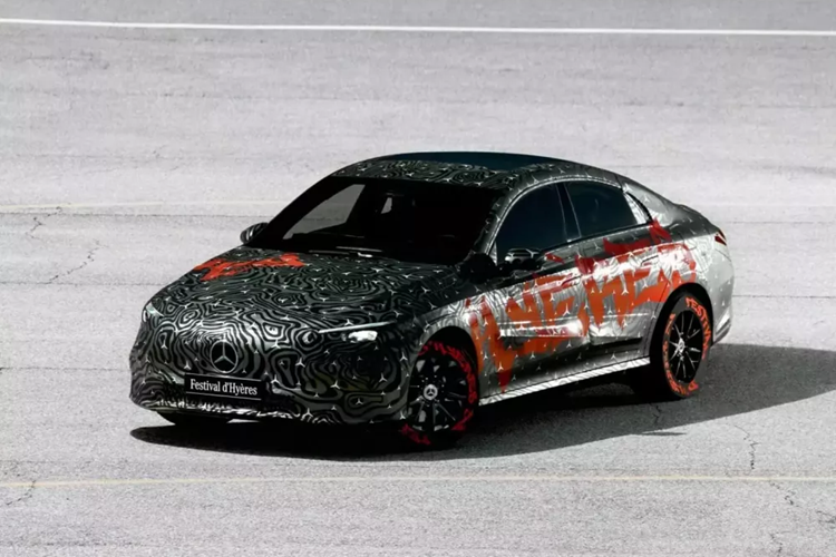 So với động cơ tăng áp 4 xi-lanh hiện tại của Mercedes-Benz, như mẫu M260 đang trang bị cho A250 Sedan tại Malaysia với công suất 224 mã lực tại 5.500 vòng/phút và mô-men xoắn 350 Nm từ 1.800 đến 4.000 vòng/phút, động cơ từ Horse Powertrain mang lại cho Mercedes-Benz CLA 2025 mới hiệu suất cao hơn đáng kể.