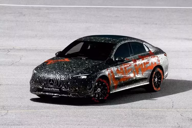 So với động cơ tăng áp 4 xi-lanh hiện tại của Mercedes-Benz, như mẫu M260 đang trang bị cho A250 Sedan tại Malaysia với công suất 224 mã lực tại 5.500 vòng/phút và mô-men xoắn 350 Nm từ 1.800 đến 4.000 vòng/phút, động cơ từ Horse Powertrain mang lại cho Mercedes-Benz CLA 2025 mới hiệu suất cao hơn đáng kể.