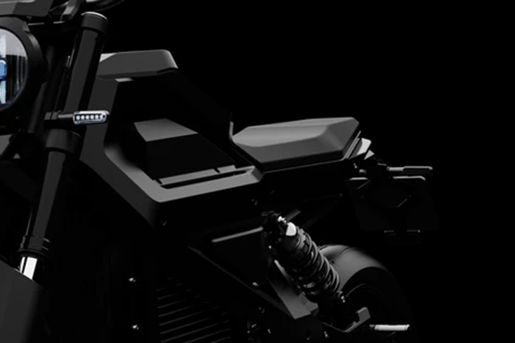 Theo Nuen Moto, pack pin của xe "là một trong những hệ thống pin được thiết kế an toàn nhất trong phân khúc", khi "toàn bộ hệ thống được bảo vệ bởi 5 lớp an toàn tiêu chuẩn". Các lớp bảo vệ này bao gồm: bảo vệ nhiệt, bảo vệ cơ học, bảo vệ điện, bảo vệ linh kiện điện tử và phần mềm, cùng hệ thống cảm biến.