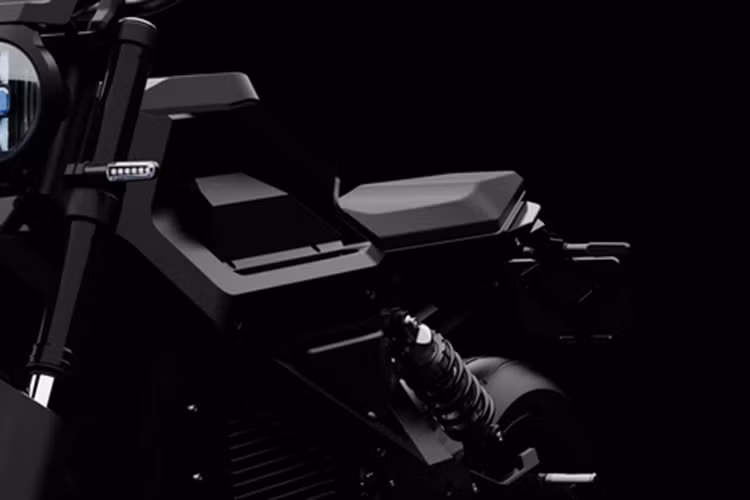 Theo Nuen Moto, pack pin của xe "là một trong những hệ thống pin được thiết kế an toàn nhất trong phân khúc", khi "toàn bộ hệ thống được bảo vệ bởi 5 lớp an toàn tiêu chuẩn". Các lớp bảo vệ này bao gồm: bảo vệ nhiệt, bảo vệ cơ học, bảo vệ điện, bảo vệ linh kiện điện tử và phần mềm, cùng hệ thống cảm biến.