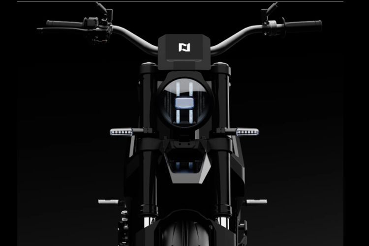 Xe có kích thước lớn hơn so với các mẫu xe máy phổ thông với chiều dài 2.070 mm, chiều dài cơ sở 1.450 mm, độ cao gầm 175 mm và trọng lượng 165 kg. Nuen N1-S được trang bị lốp trước 120/70 kèm vành 17 inch, lốp sau là 180/55 cũng kèm vành 17 inch. Thông số này tương đương với lốp của Honda CB650R và Yamaha XSR700.