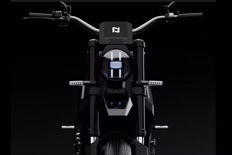 Xe có kích thước lớn hơn so với các mẫu xe máy phổ thông với chiều dài 2.070 mm, chiều dài cơ sở 1.450 mm, độ cao gầm 175 mm và trọng lượng 165 kg. Nuen N1-S được trang bị lốp trước 120/70 kèm vành 17 inch, lốp sau là 180/55 cũng kèm vành 17 inch. Thông số này tương đương với lốp của Honda CB650R và Yamaha XSR700.