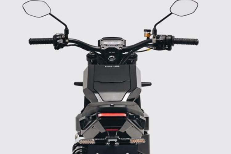 Cung cấp sức mạnh cho Nuen N1-S 2025 chạy điện là mô-tơ điện có công suất tối đa 32 mã lực và mô-men xoắn cực đại lên đến 190 Nm. Động cơ điện đi kèm pack pin có dung lượng 8 kWh.