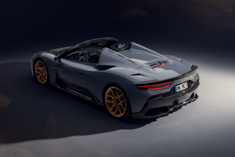 Sau nâng cấp, khối động cơ Nettuno V6 3.0 lít tăng áp kép hiện tạo ra công suất 701 mã lực và mô-men xoắn cực đại 818 Nm.