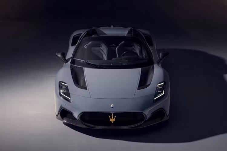 Những chi tiết này có thể được kết hợp với nhiều nâng cấp khác nhau, điển hình như người dùng có thể lựa chọn tùy chọn trang bị hệ thống xả bao gồm hệ thống trong hình sử dụng hợp kim Inconel siêu nhẹ và tùy chọn mạ vàng 999.