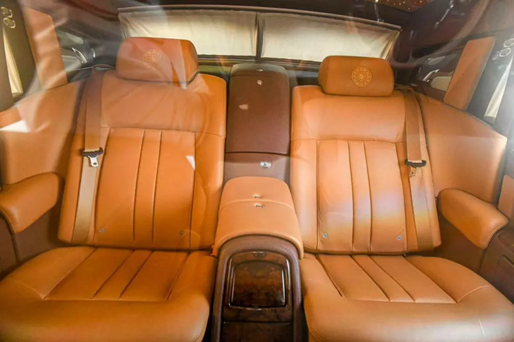 Đó là tạo ra 1 phiên bản đặc biệt đặc tên là Đông Sơn: "Em cho làm thiết kế một quyển "Dong Son Collection", giới thiệu về văn hoá Đông Sơn ở Thanh Hoá, (cũng là nơi FLC có công trình tầm cỡ đầu tiên). Trong quyển đấy em viết thuyết minh tại sao lại là Lửa Thiêng, tại sao lại là Phù Sa, tại sao lại là Mẹ Âu Cơ,...nói chung là cực hay".