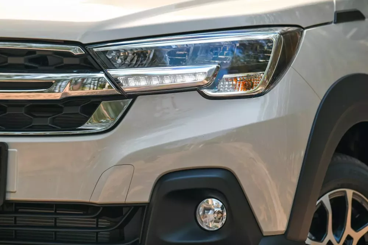 Hệ truyền động này tạo ra công suất tối đa 105 mã lực tại tua máy 6.000 vòng/phút và mô-men xoắn cực đại 138 Nm tại tua máy 4.400 vòng/phút. Động cơ đi kèm với hộp số tự động 4 cấp và hệ dẫn động cầu trước.