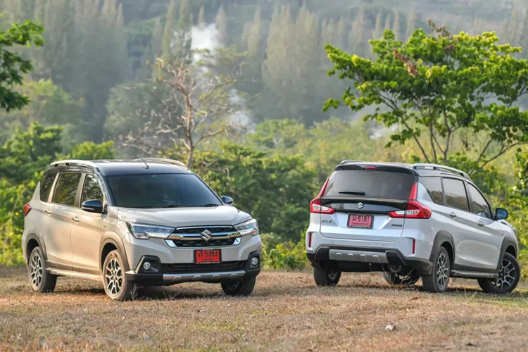 So với bản máy xăng thông thường, mẫu xe này có một số thay đổi đáng chú ý cả về thiết kế, động cơ lẫn trang bị tiện nghi. Đầu tiên phải kể đến động cơ của mẫu xe MPV Suzuki XL7 Hybrid 2024.