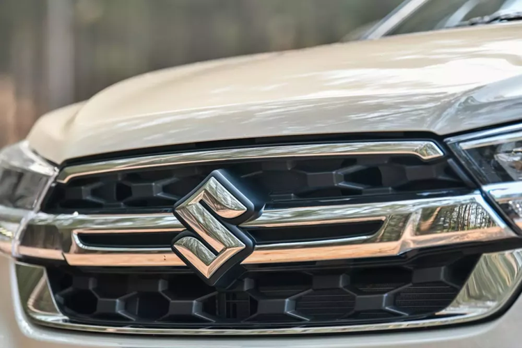 Tương tự xe ở Indonesia, mẫu xe này cũng được trang bị hệ truyền động mild hybrid với máy xăng 4 xi-lanh, dung tích 1.5L quen thuộc, máy phát điện tích hợp bộ đề ISG và pin lithium-ion 10 Ah 12V.