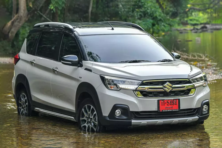  Suzuki XL7 Hybrid 2024 mới đã chính thức trình làng ở thị trường Indonesia vào hồi tháng 6/2023. Đến nay, mẫu MPV này tiếp tục được mở rộng thị trường sang Thái Lan. Tại thị trường Thái Lan, XL7 Hybrid 2024 chỉ có 1 phiên bản là GLX AT và giá bán chưa được công bố.