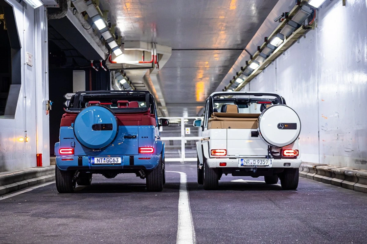 Thiết kế này là ý tưởng từ con trai 5 tuổi của chủ hãng độ này. Cậu bé muốn có một chiếc G-Class trang bị mui vải và cửa sau kích thước nhỏ để dễ dàng ra vào hơn.