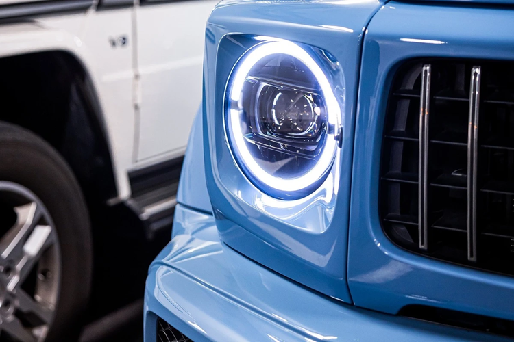 Các trang bị ngoại thất không có sự thay đổi lớn như bộ mâm địa hình 7 chấu kép 22 inch, hệ thống đèn pha thông minh Multi-Beam LED, lưới tản nhiệt Panamericana...