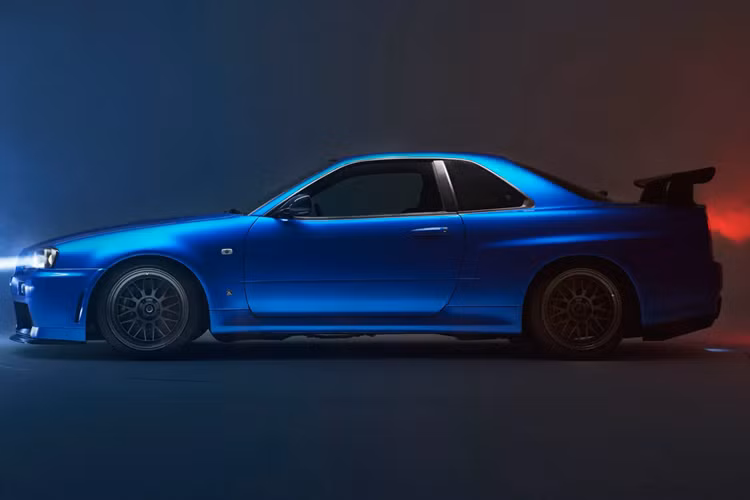 Đây là tác phẩm Nissan R34 Skyline GT-R độ của Built By Legends và là chiếc R34 thứ hai được chế tạo đặc biệt cho khách hàng ở thị trường Mỹ. Đội ngũ phát triển của hãng độ đã sử dụng một chiếc R34 nguyên bản và quét 3D để thu thập càng nhiều dữ liệu càng tốt trước khi tháo dỡ hoàn toàn.