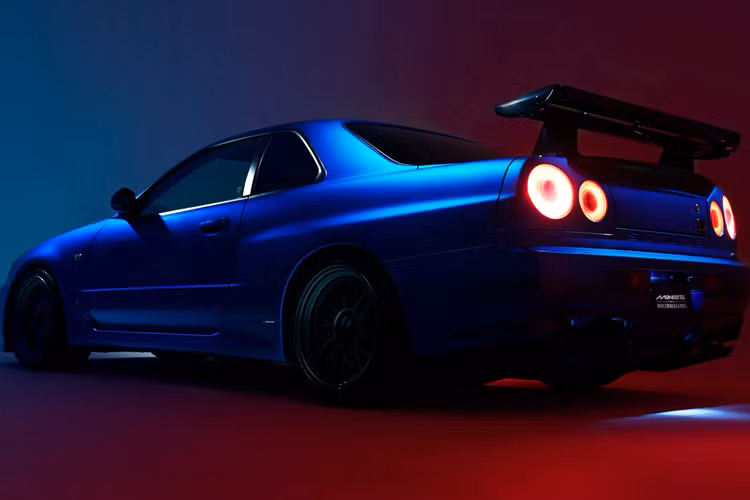 Sau đó, khung xe được phun ướt, hàn điểm, gia cố và phủ năm lớp sơn đặc biệt với màu sơn Bayside Blue cổ điển trong khi mọi bộ phận đều được phủ sơn tĩnh điện và lắp lại hoặc thay thế hoàn toàn nếu không còn có thể sử dụng.