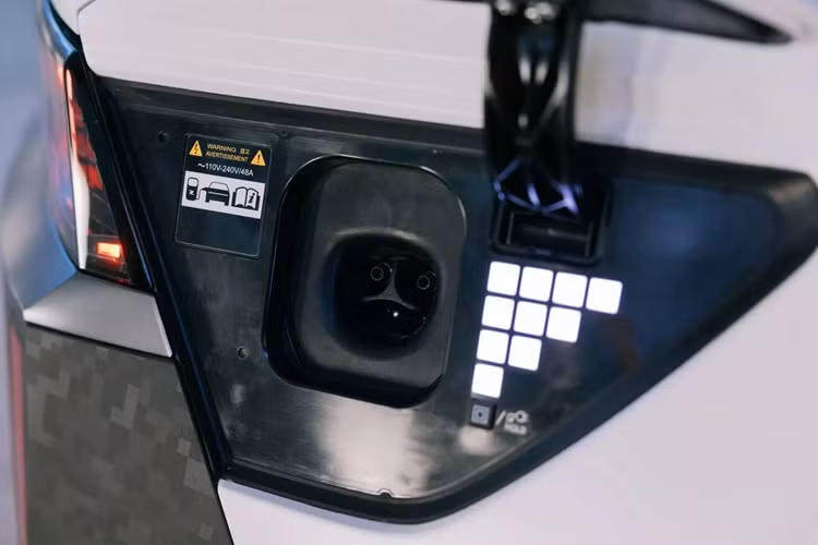 Phạm vi hoạt động tối đa của các phiên bản dẫn động 4 bánh tăng từ 418 km lên thành 466 km. Phiên bản cao cấp nhất giá 58.100 USD có phạm vi hoạt động 433 km sau mỗi lần sạc đầy. 