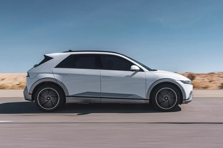 Biến thể dẫn động 4 bánh có công suất đầu ra 320 mã lực, giá bán 50.050-58.100 USD. 