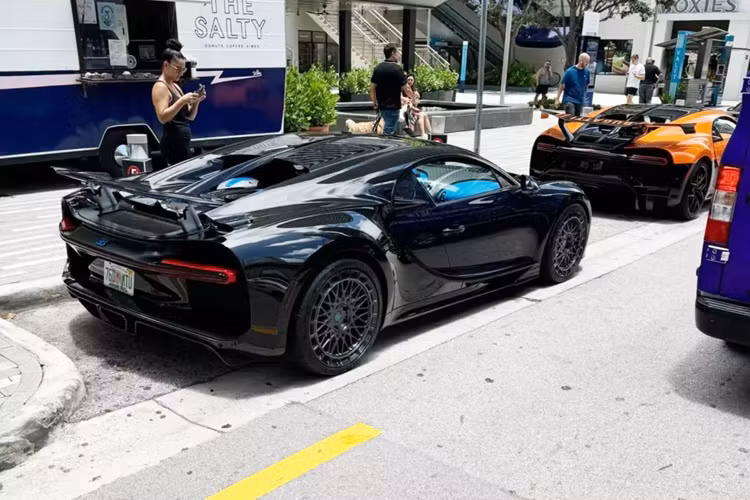 Nguồn cung cấp sức mạnh cho Bugatti Chiron Pur Sport vẫn là khối động cơ W16, dung tích 8.0 lít, đi kèm 4 bộ tăng áp đình đám. Động cơ này tạo ra công suất tối đa 1.479 mã lực nhưng tại tua máy 6.900 vòng/phút.