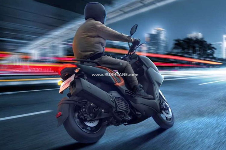 Xe được trang bị bộ mâm kích thước 13 inch, đi kèm lốp trước kích thước 120/70 và lốp sau 130/70, giúp tăng cường khả năng bám đường và độ ổn định khi lái xe. Hệ thống phanh đĩa đơn trên cả hai bánh cũng đảm bảo an toàn tuyệt đối trong quá trình di chuyển.