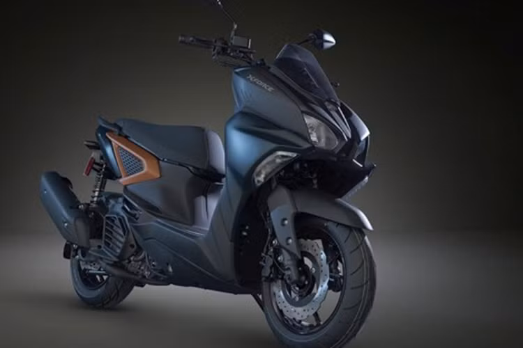 So với phiên bản tiền nhiệm, Yamaha X-Force 155 2025 có điểm khác biệt rõ rệt nhất ở phần yên xe được thiết kế liền mạch thay vì kiểu phân tầng như trên Aerox. Bên cạnh đó, độ cao yên xe cũng được tinh chỉnh nhẹ nhằm cải thiện cảm giác ngồi cho người lái.