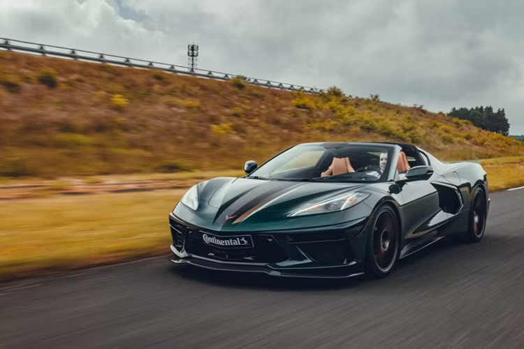 GeigerCars đã nâng cấp hệ thống phanh của xe với bộ cùm phanh 6 piston mới ở phía trước với đĩa phanh 378 mm, phía sau với đĩa phanh 355 mm để đảm bảo khả năng xử lý tốt hơn.