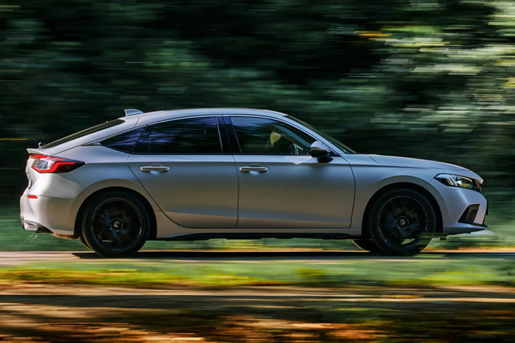 Chiếc xe độc nhất vô nhị màu bạc này kỷ niệm 25 năm xe hybrid của Honda. Mẫu xe Hybrid đầu tiên được Honda ra mắt chính là mẫu xe Insight từng được trình làng vào năm 1999.