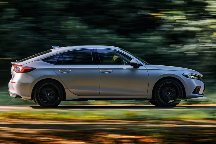 Chiếc xe độc nhất vô nhị màu bạc này kỷ niệm 25 năm xe hybrid của Honda. Mẫu xe Hybrid đầu tiên được Honda ra mắt chính là mẫu xe Insight từng được trình làng vào năm 1999.