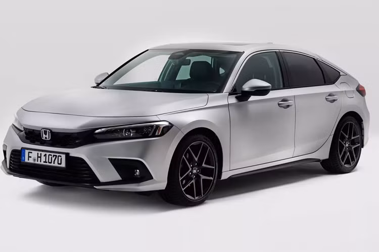 Hãng xe Nhật Bản mới đây đã cho ra mắt một chiếc Honda Civic e:HEV độc nhất vô nhị được phủ một lớp sơn bạc cực đậm với lớp hoàn thiện kim loại độc đáo, khác biệt với màu bạc thông thường vì mẫu xe này được phủ ngoại thất bằng những mảnh bạc thật.