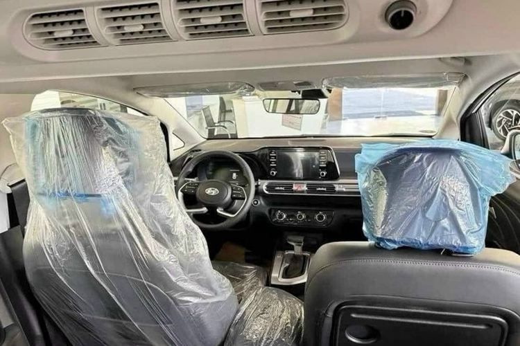 Ngoài ra, nhân viên này còn cho biết Hyundai Stargazer X tại Việt Nam sẽ được nhập khẩu nguyên chiếc từ Indonesia. Với giá bán khởi điểm (dự kiến) chưa đến 500 triệu đồng, Hyundai Stargazer X 2024 sẽ trở thành mẫu xe có giá bán thấp nhất phân khúc MPV cỡ nhỏ.