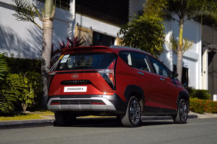 Hyundai Stargazer X sẽ tiếp tục được nhập khẩu nguyên chiếc từ Indonesia về Việt Nam. Sự góp mặt của mẫu xe này được kỳ vọng sẽ giúp cải thiện doanh số của dòng Hyundai Stargazer tại Việt Nam. Trong 2 tháng đầu năm 2024, Hyundai Stargazer mới đạt doanh số cộng dồn 130 xe, đứng thứ 8 trong phân khúc, chỉ cao hơn Toyota Innova và Innova Cross.