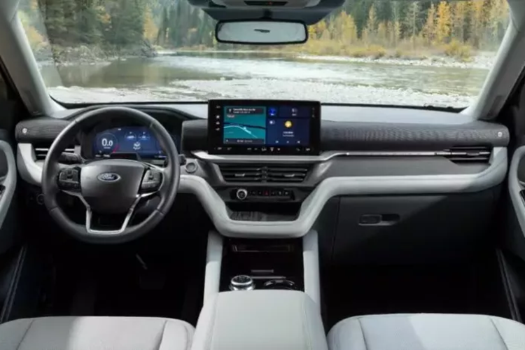 2 màn hình kể trên là trang bị tiêu chuẩn của Ford Explorer 2024. Màn hình cảm ứng trung tâm còn tương thích với hệ thống thông tin giải trí Ford Digital Experience dựa trên Google mới.