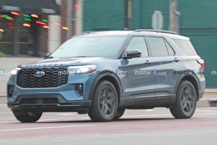 Theo kế hoạch, Ford Explorer 2024 sẽ bắt đầu có mặt tại đại lý Mỹ vào quý II năm nay với giá bán dao động từ 41.220 - 56.800 USD. So với phiên bản cũ, giá khởi điểm của xe tăng 2.765 USD. Trong khi đó, bản cao cấp nhất đắt hơn đến 5.100 USD.