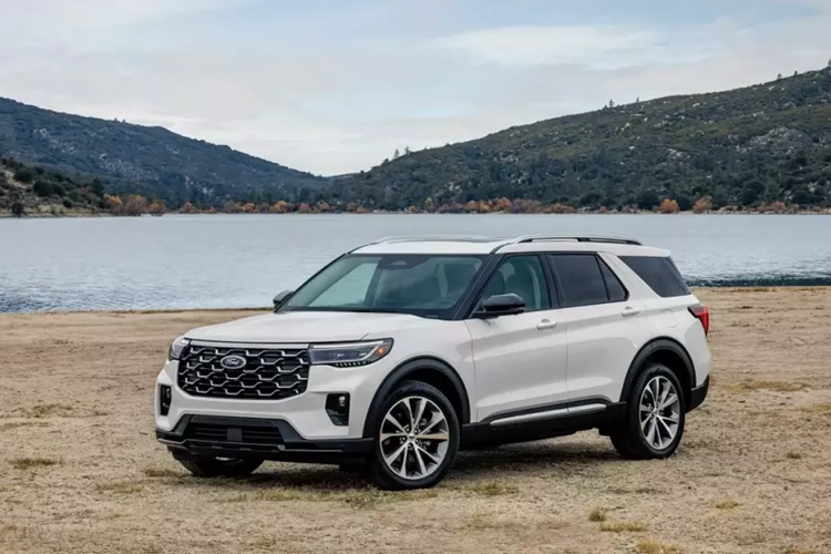 Đã gần 5 năm kể từ khi hãng Ford ra mắt Explorer thế hệ thứ 6, tính từ năm 2019. Do đó, không có gì ngạc nhiên khi hãng Ford vén màn phiên bản nâng cấp của Explorer ở thị trường Bắc Mỹ trong những ngày đầu năm 2024.