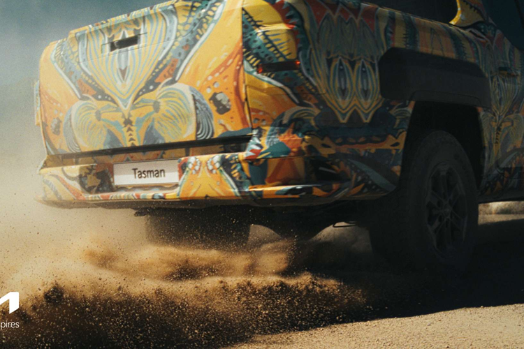 Bên cạnh đó, xe có thể còn sở hữu một tùy chọn động cơ nữa là máy dầu V6, tăng áp, dung tích 3.0L, nhằm cạnh tranh với Ford Ranger Raptor.