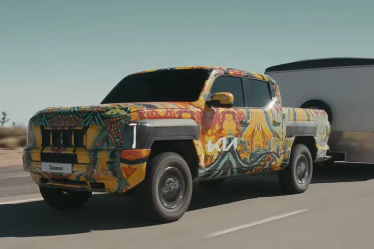 Dự kiến, xe sẽ bắt đầu được bán ra thị trường toàn cầu từ năm sau. mức giá xe Kia Tasman 2025 hiện chưa được hé lộ, Khi ra mắt thị trường mẫu xe bán tải Hàn Quốc này sẽ cạnh tranh với Ford Ranger Raptor.