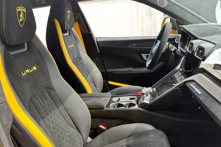 Siêu SUV Lamborghini Urus Performante của vợ chồng Đoàn Di Băng nhận bàn giao trong năm 2024 này vẫn sẽ sử dụng hệ truyền động là khối động cơ xăng V8, tăng áp kép, dung tích 4.0 lít như bản tiêu chuẩn, nhưng hãng xe Ý đã tinh chỉnh lại, giúp xe tạo ra công suất tối đa 657 mã lực, tăng 16 mã lực và mô-men xoắn cực đại 850 Nm.