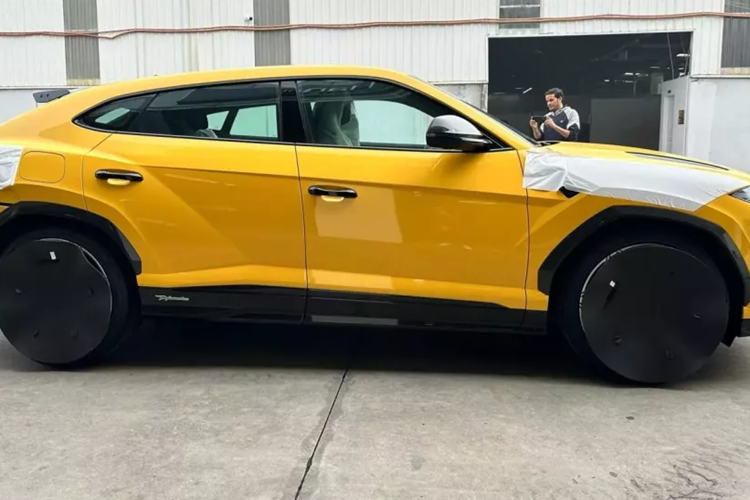 Thay đổi trên siêu xe Lamborghini Urus Performante so với xe tiêu chuẩn chính là việc chế độ Anima rút gọn chỉ còn 4 chế độ lái thay vì 7 như bản tiêu chuẩn, ngoài Strada, Sport và Corsa rất quen thuộc, xe có thêm chế độ lái Rally hoàn toàn mới, hứa hẹn sẽ giúp các khách hàng muốn khám phá xe trên các con đường khắc nghiệt.