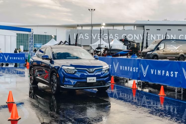 Bà Lê Thị Thu Thủy - Phó chủ tịch Vingroup kiêm Chủ tịch VinFast cho biết: "Mở rộng sang khu vực Đông Nam Á là một phần của chiến lược phát triển toàn cầu của VinFast. Chúng tôi đặt mục tiêu mang đến cho các nước ASEAN những giải pháp di chuyển thông minh, an toàn và trải nghiệm hoàn thiện, từ đó thúc đẩy tương lai xanh cho tất cả mọi người".