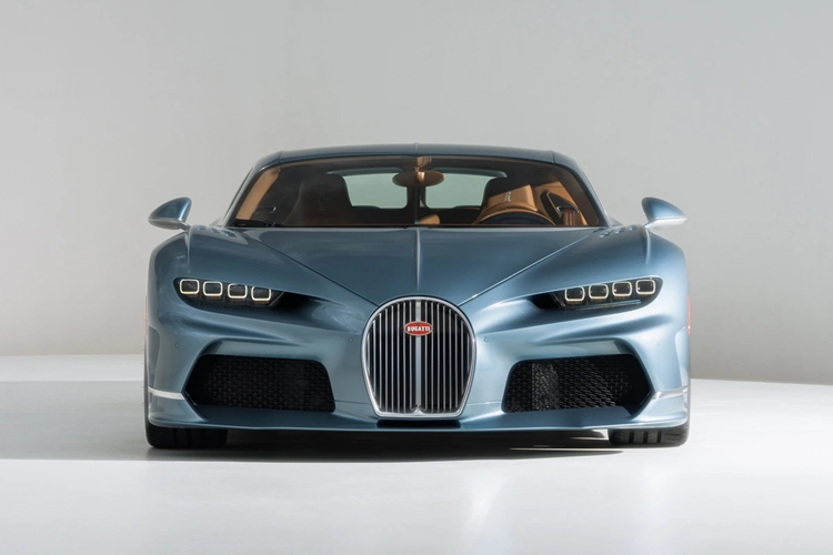 Bugatti Chiron Super Sport được trang bị động cơ W16 dung tích 8.0L với 4 bộ tăng áp, công suất tối đa 1.600 mã lực và mô-men xoắn cực đại 1.600 Nm, mạnh hơn Chiron tiêu chuẩn 100 mã lực.