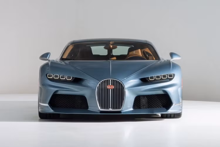 Bugatti Chiron Super Sport được trang bị động cơ W16 dung tích 8.0L với 4 bộ tăng áp, công suất tối đa 1.600 mã lực và mô-men xoắn cực đại 1.600 Nm, mạnh hơn Chiron tiêu chuẩn 100 mã lực.