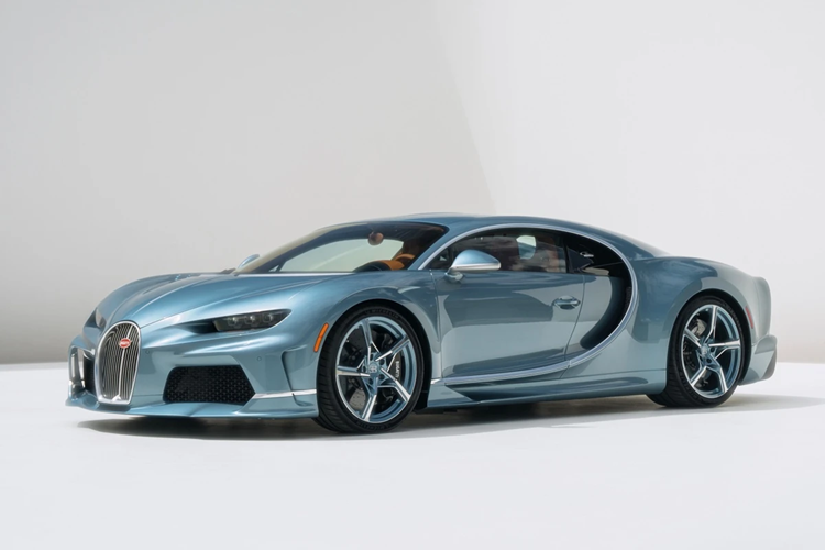 Là bản nâng cấp của Chiron, Bugatti Chiron Super Sport đặc biệt được giới thiệu lần đầu vào tháng 6/2021 cùng nhiều trang bị ấn tượng. Hãng xe này chỉ sản xuất giới hạn 60 chiếc toàn cầu.
