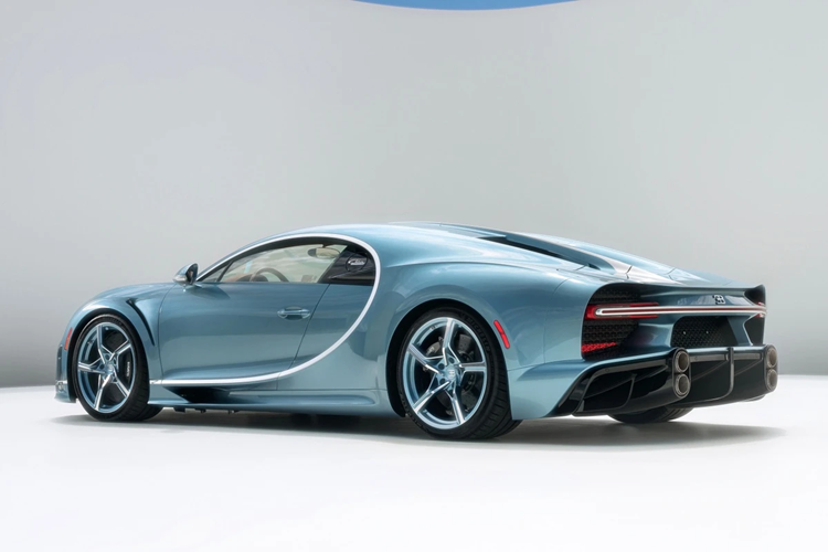 Chủ nhân của những chiếc hypercar Bugatti Chiron Super Sport độc nhất thế giới đặc biệt này có thể thỏa sức sáng tạo với bất kỳ cấu hình mong muốn. Mới đây, bộ phận đặc biệt Bugatti Sur Mesure đã giới thiệu một dự án hàng thửa độc nhất thế giới "57 One of One".