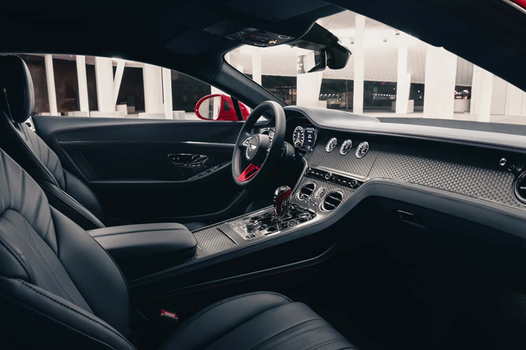 Bentley cho biết đây là những phiên bản được cá nhân hóa với những tính năng cao cấp nhất, hoàn chỉnh với nắp bình xăng được đánh bóng hoàn hảo.