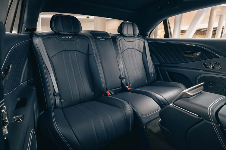 Thương hiệu siêu sang của Anh bổ sung thêm logo trang trí đặc biệt trên phần vè của các mẫu xe Continental và trụ sau của Flying Spur.