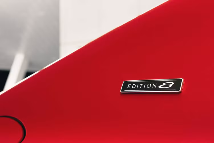 Bentley đã sản xuất hơn 53.000 chiếc xe Continental GT/GTC và Flying Spur kể từ khi động cơ V8 4.0 lít thế hệ hiện tại được ra mắt vào năm 2012. Tuy nhiên, công ty có trụ sở tại Crewe đã sản xuất động cơ V-8 kể từ năm 1959 khi S2 ra mắt.