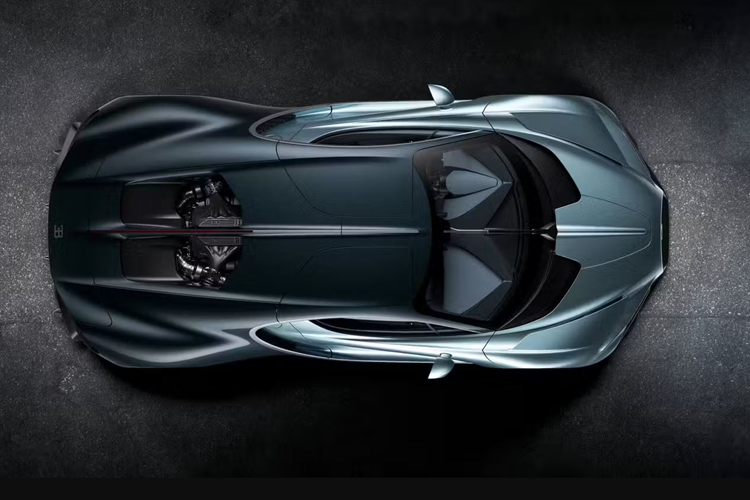 Tương tự như Chiron, nhưng khi lắp chìa khóa tốc độ thứ hai vào, mọi chuyện đã khác, đàn anh tăng giới hạn lên 420 km/h, nhưng ở Tourbillon sẽ cho tốc độ lên tới 445 km/h, cũng như việc xe có thể di chuyển quãng đường 60 km mà không cần dùng động cơ xăng.