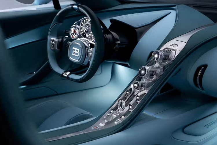 Với tốc độ 300 km/h, xe chỉ mất thời gian chưa đầy 10 giây, hoặc gần bằng thời gian một chiếc SUV nhỏ thông thường cần đạt tốc độ 96 km/h, như vậy, nó đã rút ra khoảng cách 3-4 giây so với người tiền nhiệm.