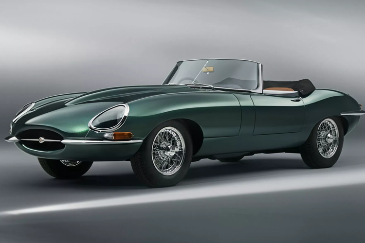 Thương hiệu xe Anh quốc Jaguar Classic vừa qua đã giới thiệu một cặp Jaguar E-Type đặc biệt và được trang trí bằng các họa tiết, chi tiết khác biệt theo yêu cầu của chủ sở hữu.